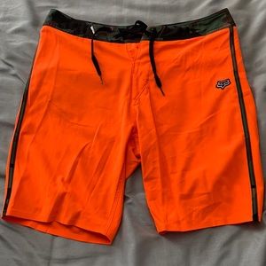 Fox men’s neon and cami swim/boardshorts, size small